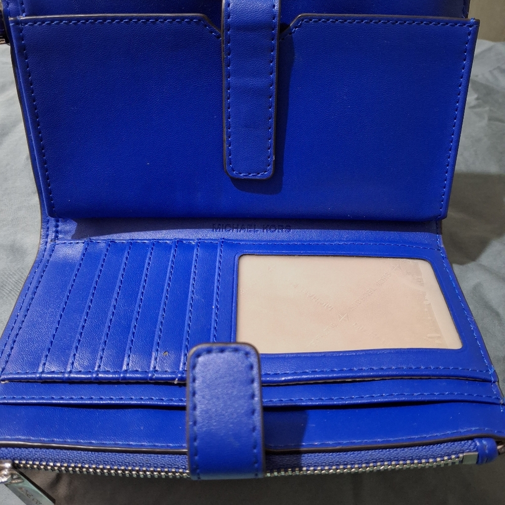 Michael Kors Pale Blue Wristlet with Royal Blue Stripes NWOT!!! - Picture 4 of 4